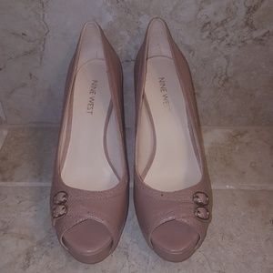 Never worn - Nine West Chyna Platform Heels